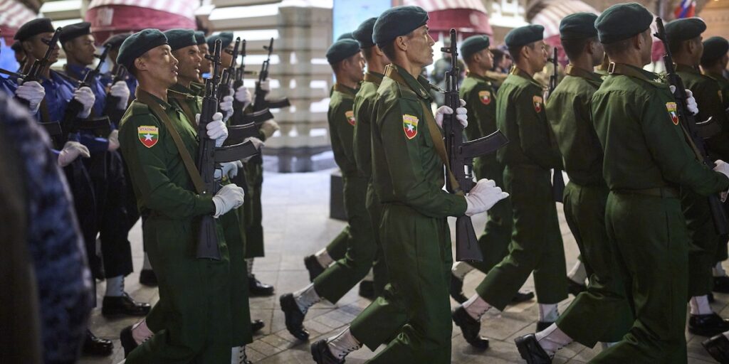 L'esercito del Myanmar bombarda manifestanti a Chang-U, 27 morti e 47 feriti