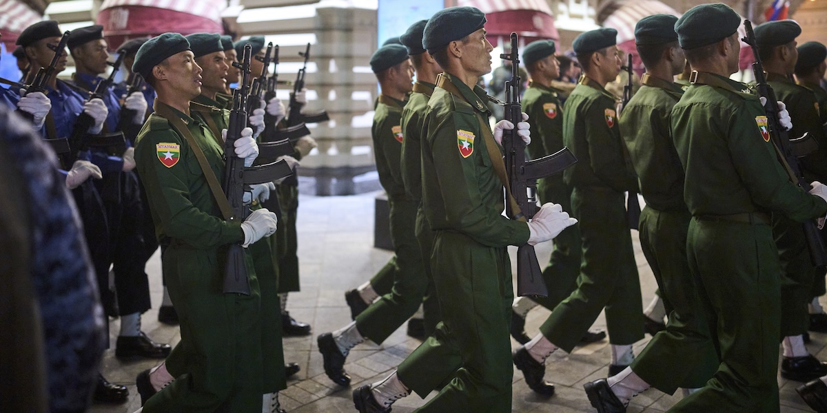 L'esercito del Myanmar bombarda manifestanti a Chang-U, 27 morti e 47 feriti