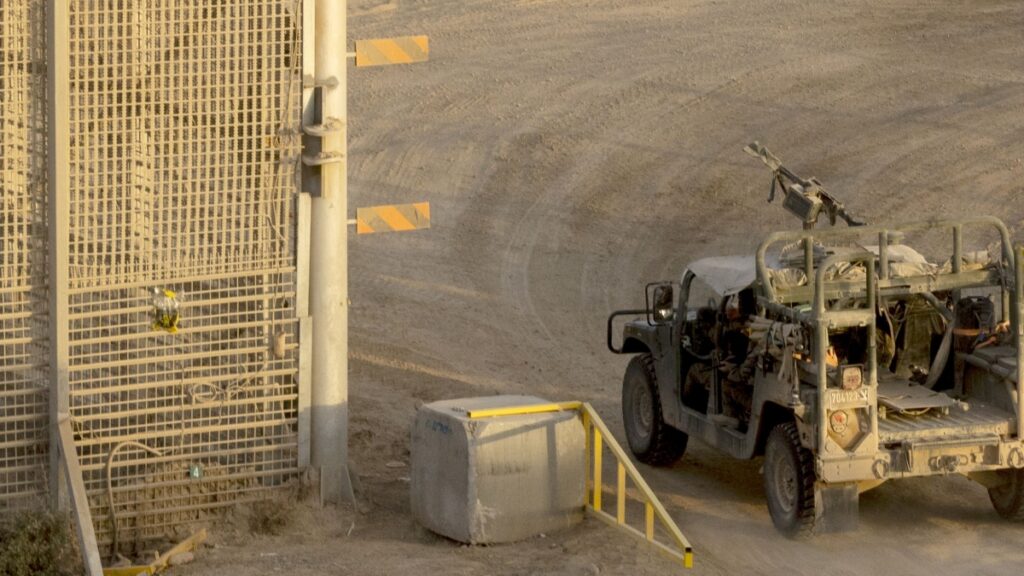 L'esercito israeliano circonda Gaza City: 900 mila sfollati e droni in volo