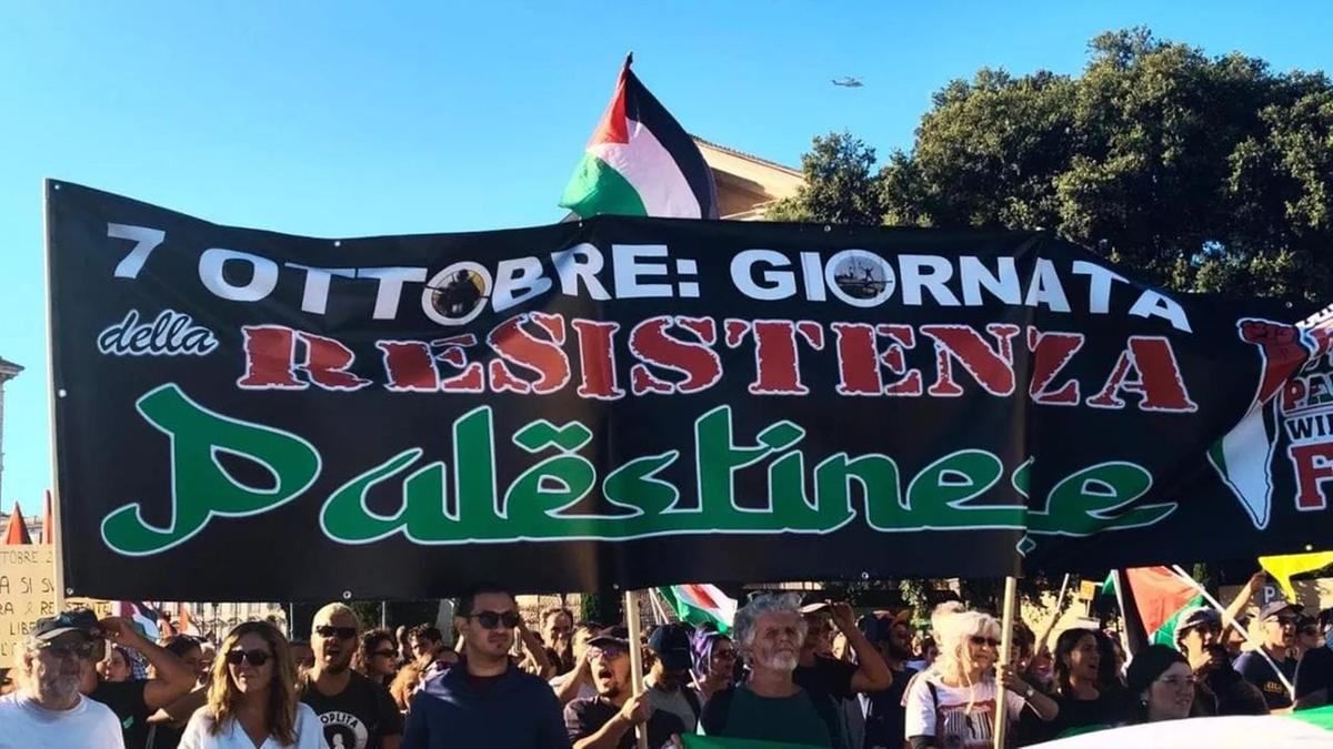 Manifestazioni per Gaza, striscioni pro Hamas: il governo condanna il clima d'odio