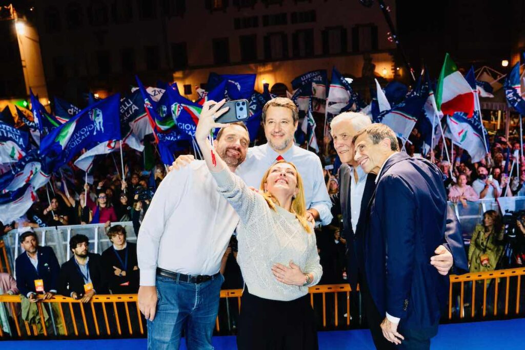 Meloni accusa la sinistra in Toscana: «Più fondamentalista di Hamas, è un enorme centro sociale»