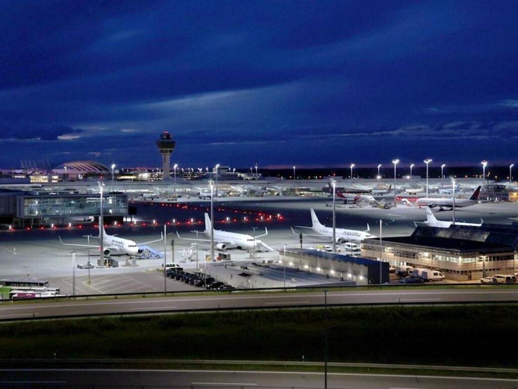 Monaco di Baviera: chiuso l'aeroporto per avvistamenti di droni, 17 voli sospesi