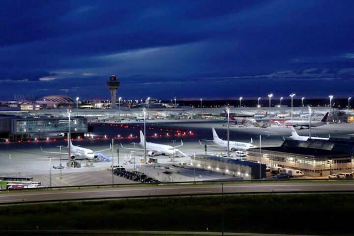 Monaco di Baviera: chiuso l'aeroporto per avvistamenti di droni, 17 voli sospesi