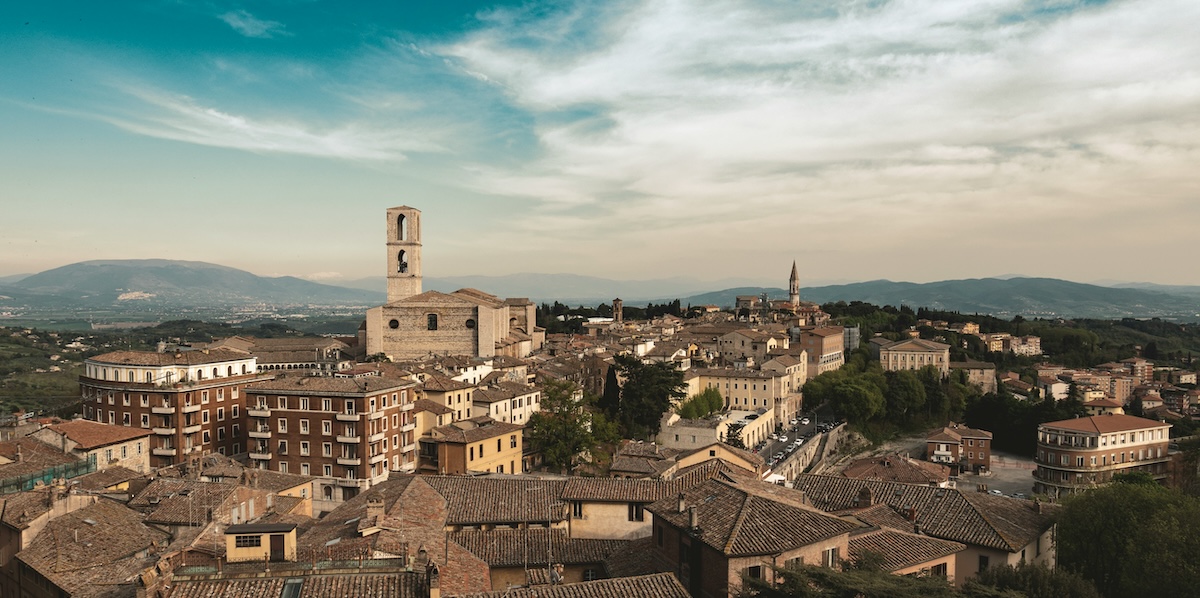Morte di un uomo accoltellato a Perugia, indagini in corso senza sospetti identificati