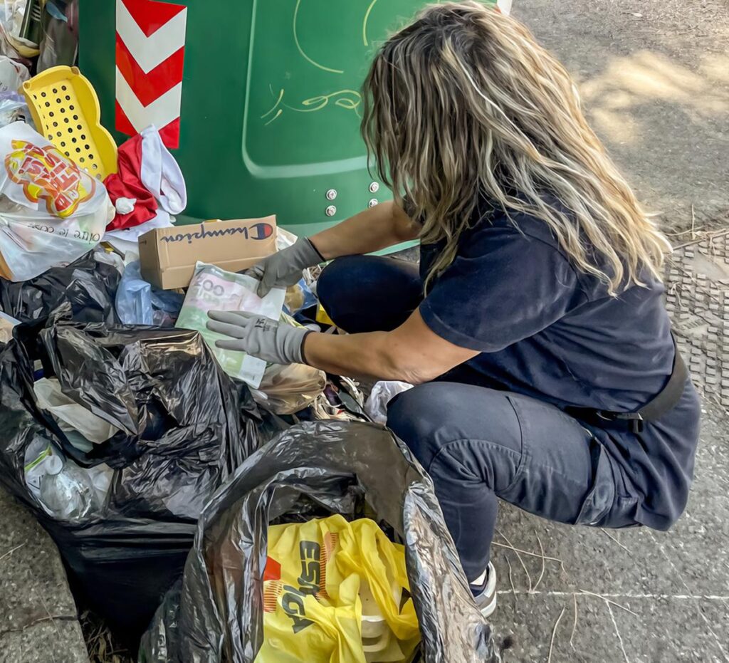 Multe fino a tremila euro per l'abbandono di rifiuti con veicolo, nuova legge in vigore da ottobre