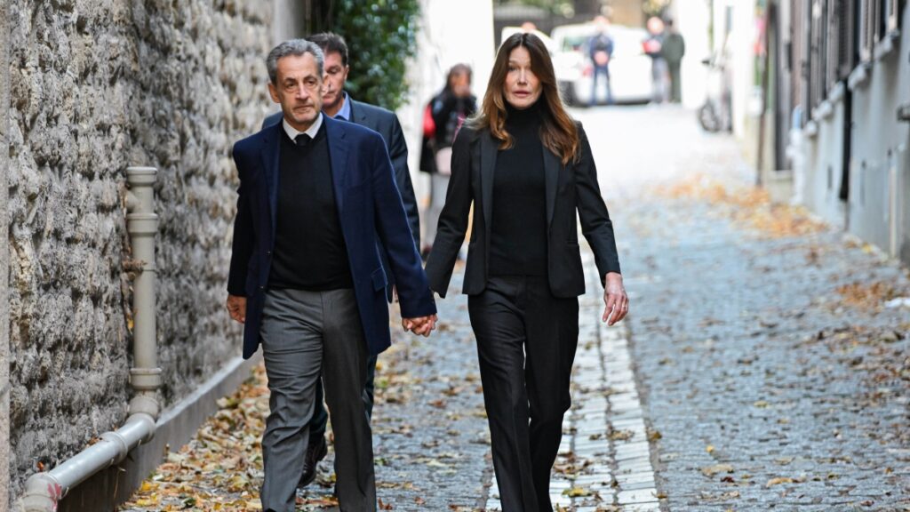 Nicolas Sarkozy inizia a scontare cinque anni di carcere: «Rinchiudete un innocente»