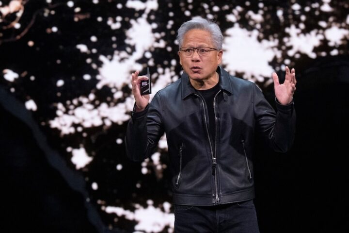 Nvidia raggiunge una valutazione di 5mila miliardi di dollari, prima al mondo nel settore