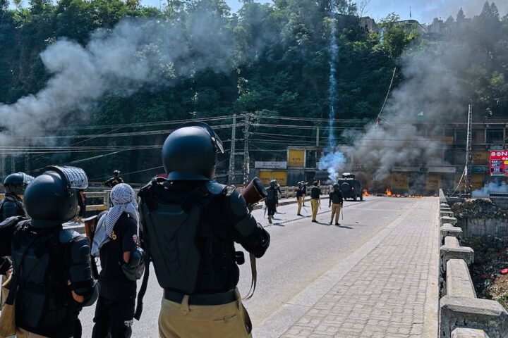 Otto morti nelle proteste antigovernative in Pakistan Kashmir tra lunedì e giovedì