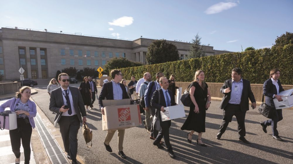 Pentagono, media tradizionali abbandonano il palazzo: entro blogger e influencer