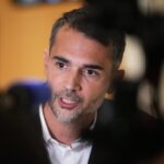 Processo a Parigi per cyberbullismo contro dieci accusati di diffondere la teoria cospirazionista su Brigitte Macron