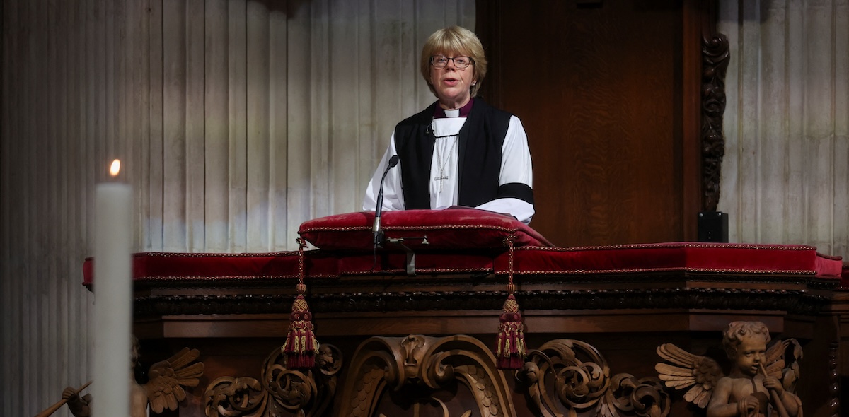 Sarah Mullally è la prima donna nominata arcivescova di Canterbury nella storia della Chiesa d'Inghilterra