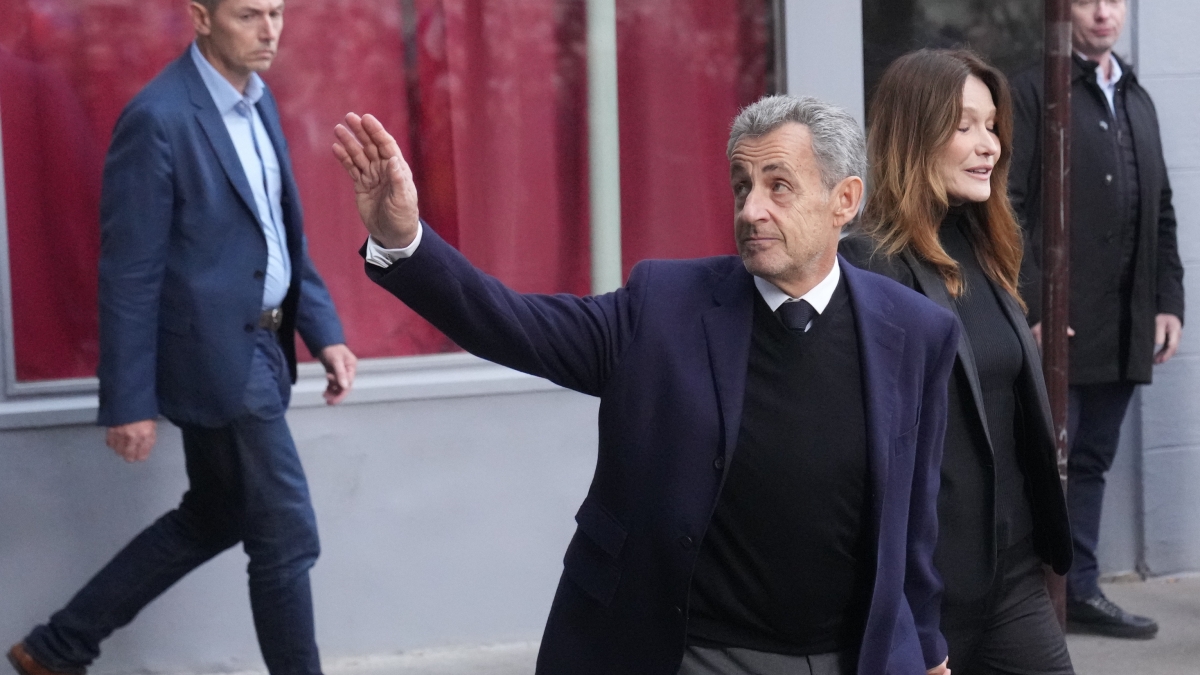 Sarkozy in carcere: caos e insulti tra i detenuti alla Santé