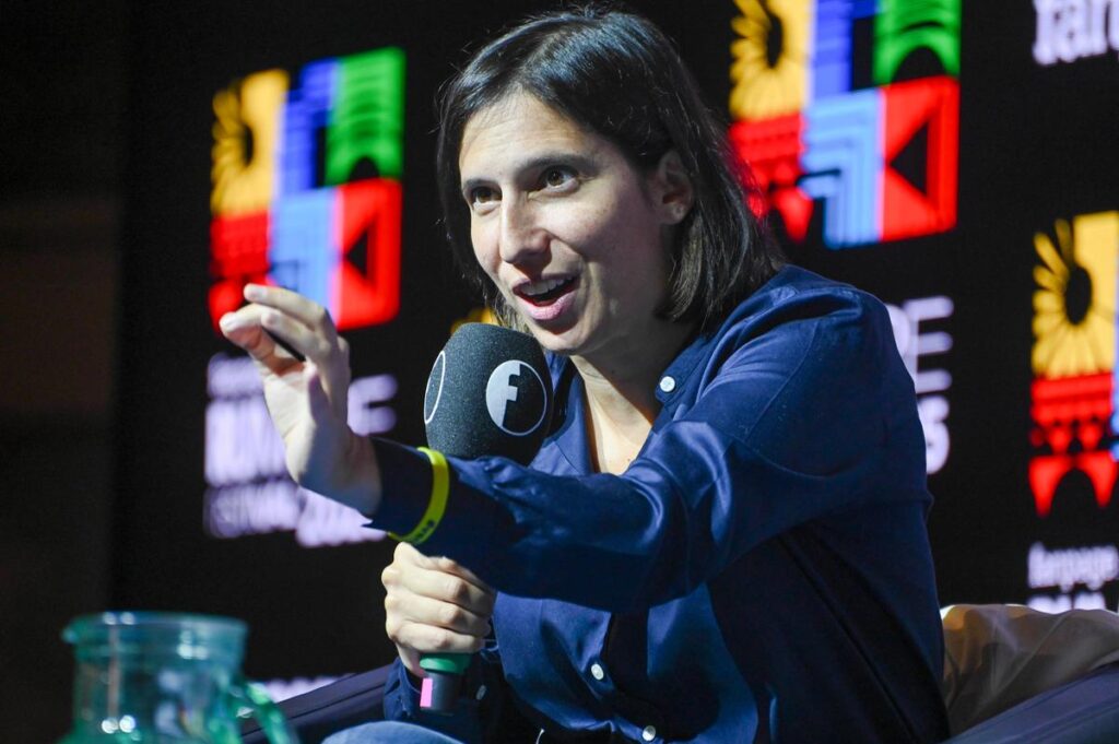 Schlein difende l'identità del Pd dagli umori cattolici e Renzi presenta la Casa riformista