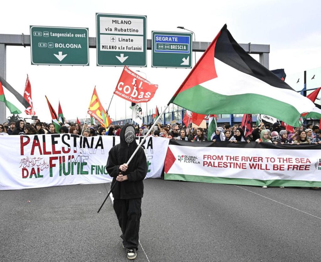 Scontri a Milano durante la manifestazione pro Gaza, occupata la tangenziale