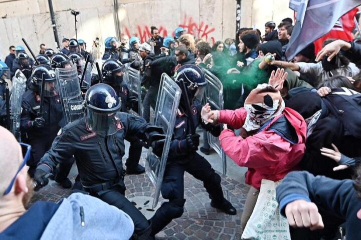 Scontri a Torino durante il summit di Forza Italia, feriti due poliziotti