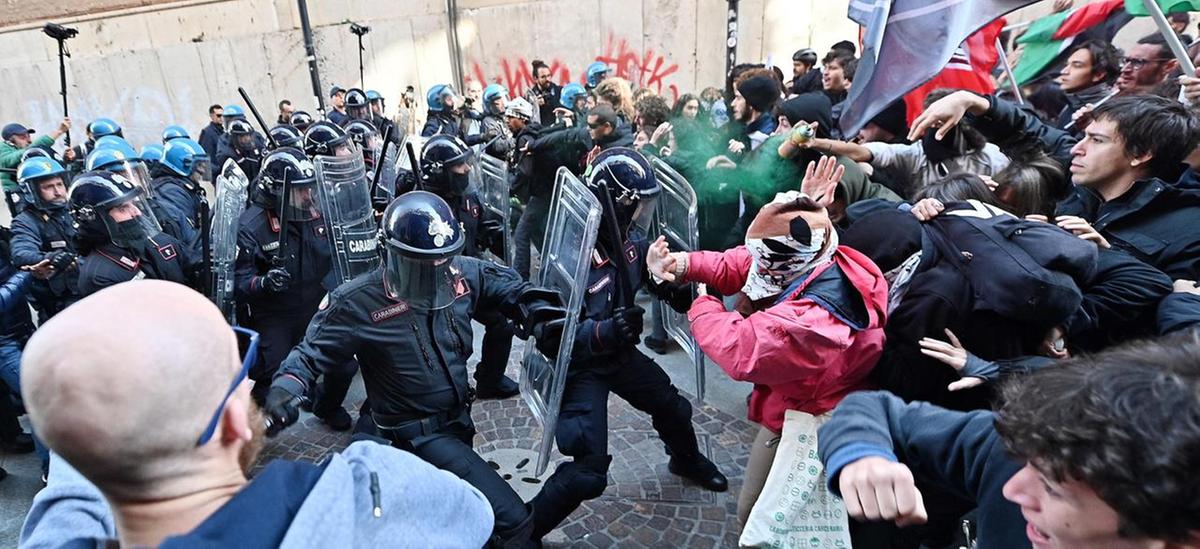 Scontri a Torino durante il summit di Forza Italia, feriti due poliziotti