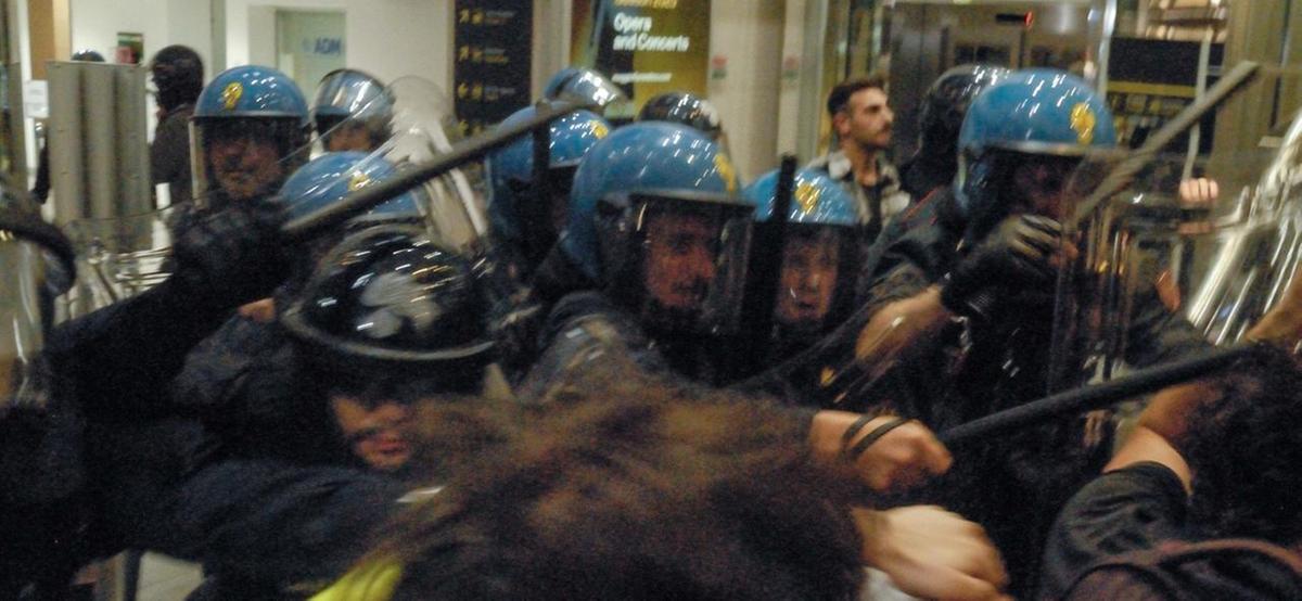 Scontri al corteo ex Gkn, danneggiato l'aeroporto di Firenze durante le proteste