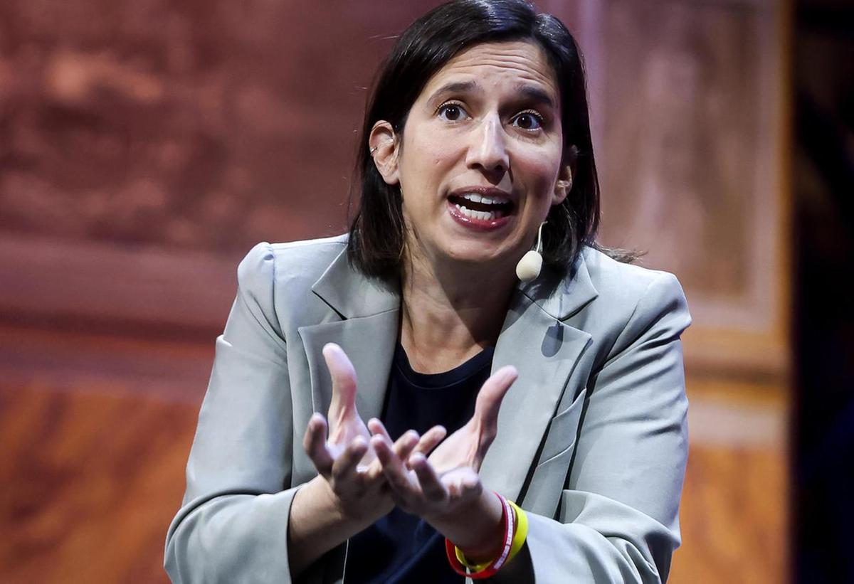 Scontro tra Schlein e Meloni: la democrazia italiana è a rischio con il governo di destra