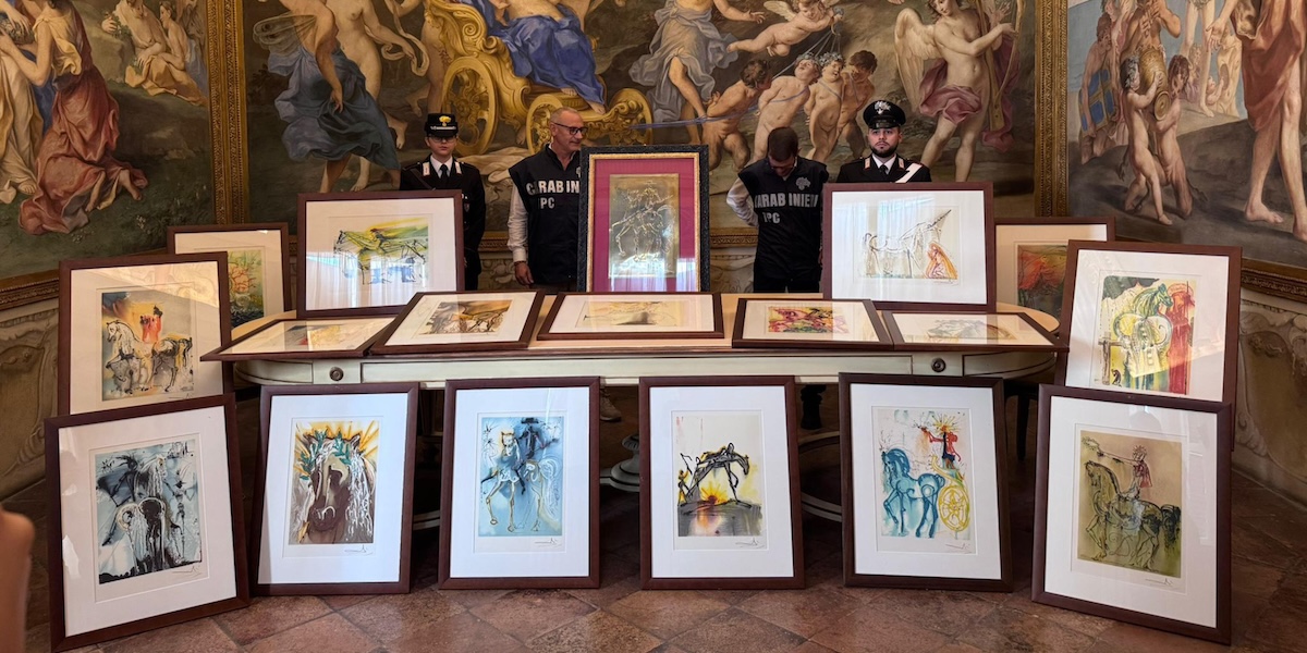 Sequestrate 21 opere attribuite a Salvador Dalí durante mostra a Parma per presunta falsità