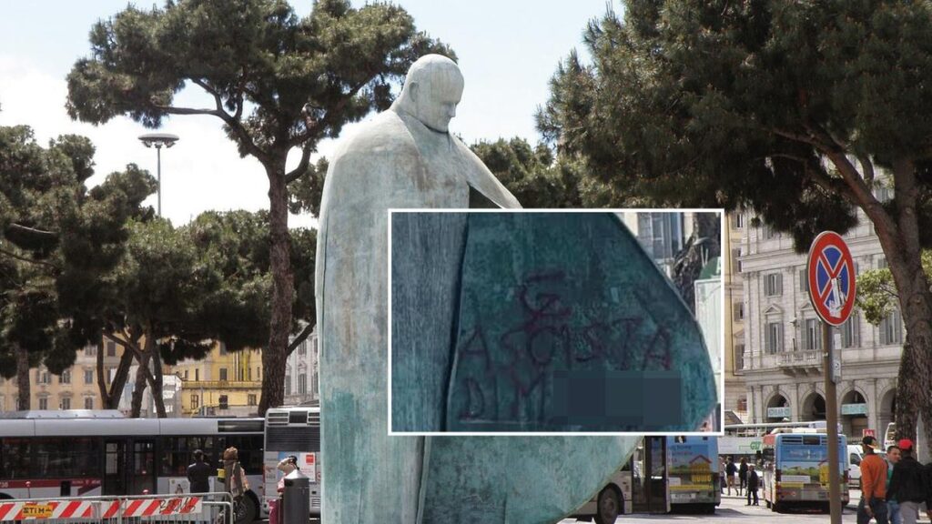 Statua di San Giovanni Paolo II imbrattata a Roma, Meloni: “Atto indegno”, Tajani: “Basta odio”