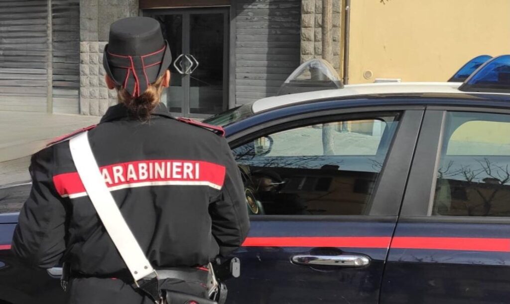 Terzigno, un uomo accoltella la vicina dopo una lite e viene arrestato per tentato omicidio