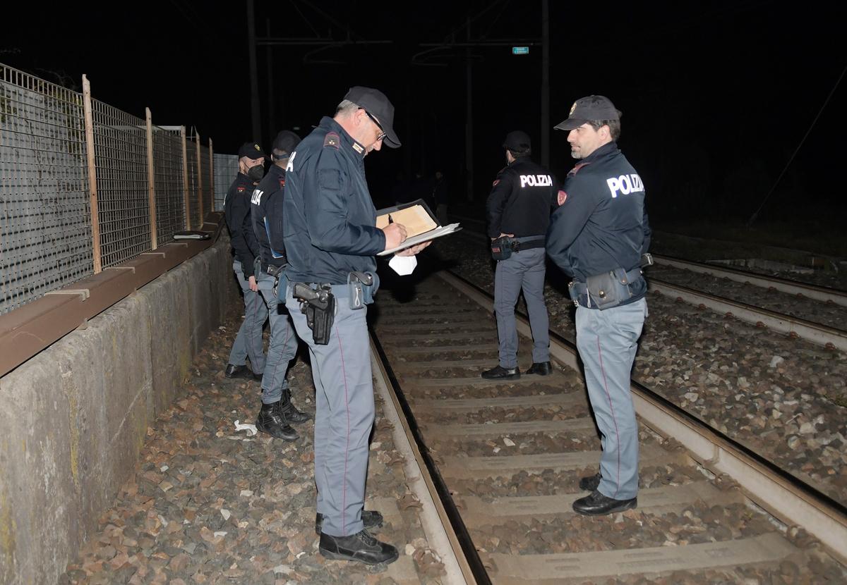 Tragico incidente ferroviario a Trecate: morto un giovane, due feriti gravi