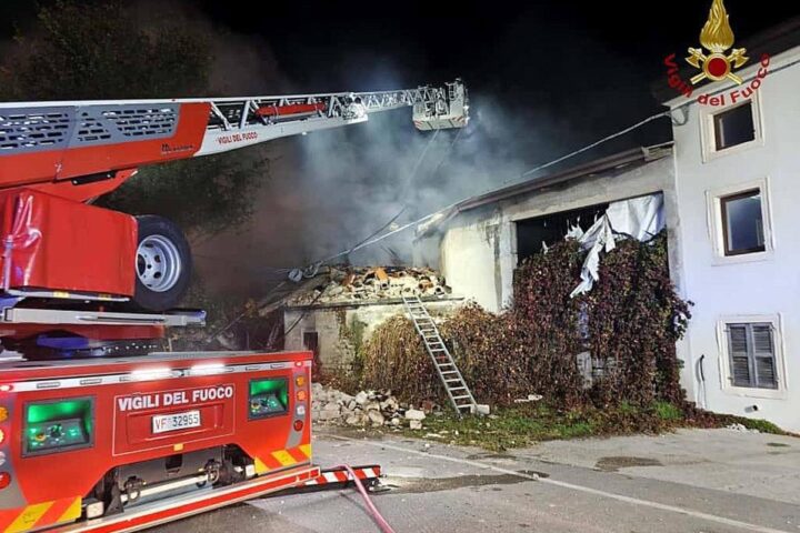 Tre fratelli accusati di strage dopo esplosione a Castel d’Azzano, due carabinieri ancora in prognosi riservata