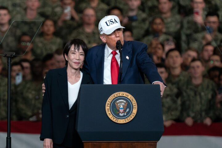 Trump a Tokyo: «Abbiamo l'esercito più forte al mondo» davanti a seimila soldati