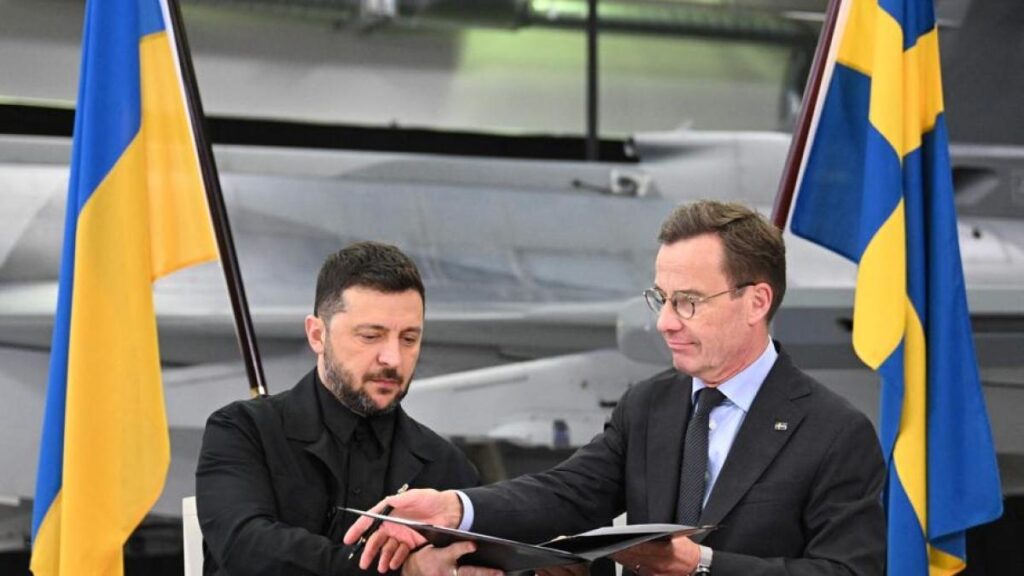 Trump annuncia sanzioni severe alle compagnie petrolifere russe, Mosca conferma summit con Putin