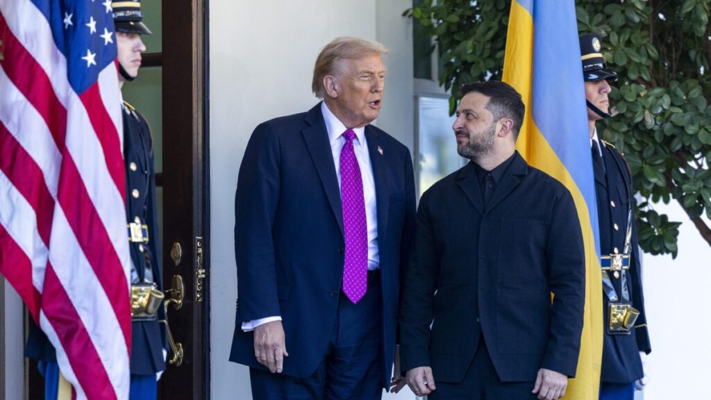 Trump apre al dialogo con Zelensky: «Niente Tomahawk, è tempo di un accordo»