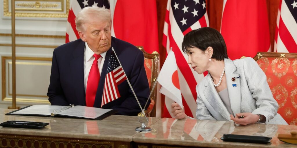 Trump e Takaichi siglano accordo commerciale sulle terre rare in Giappone