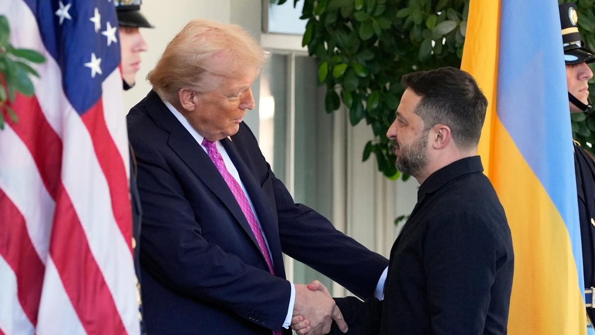 Trump incontra Bocelli nello Studio Ovale prima dell'arrivo di Zelensky alla Casa Bianca