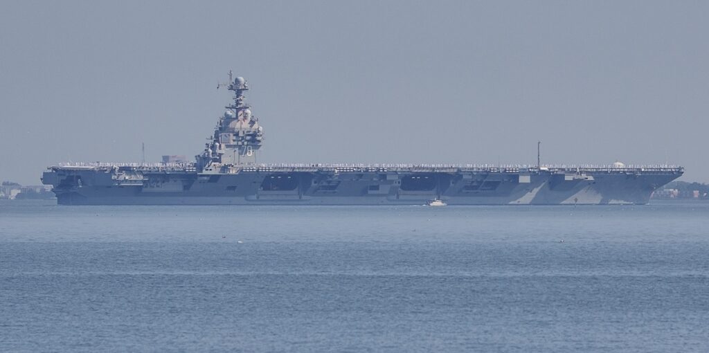 Trump ordina l'invio di portaerei nei Caraibi per contrastare il narcotraffico