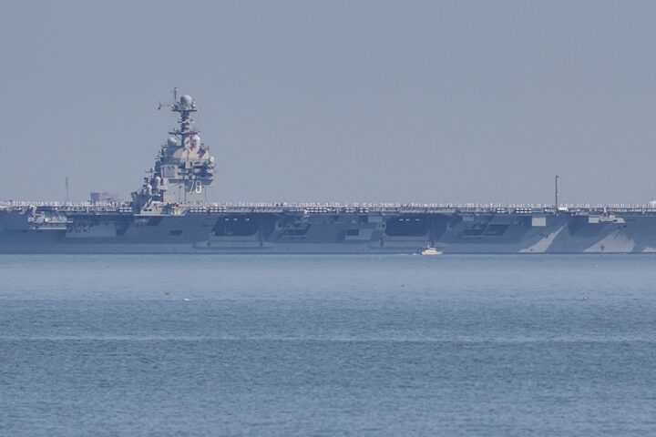 Trump ordina l'invio di portaerei nei Caraibi per contrastare il narcotraffico