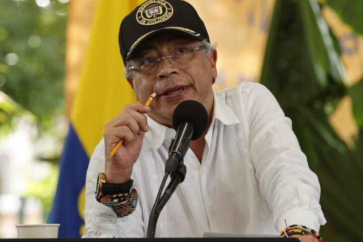 Trump sospende aiuti alla Colombia dopo che Petro definisce gli attacchi statunitensi omicidi