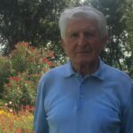 Un professore di 92 anni riunisce 100 ex studenti: “Momento impagabile della mia vita”