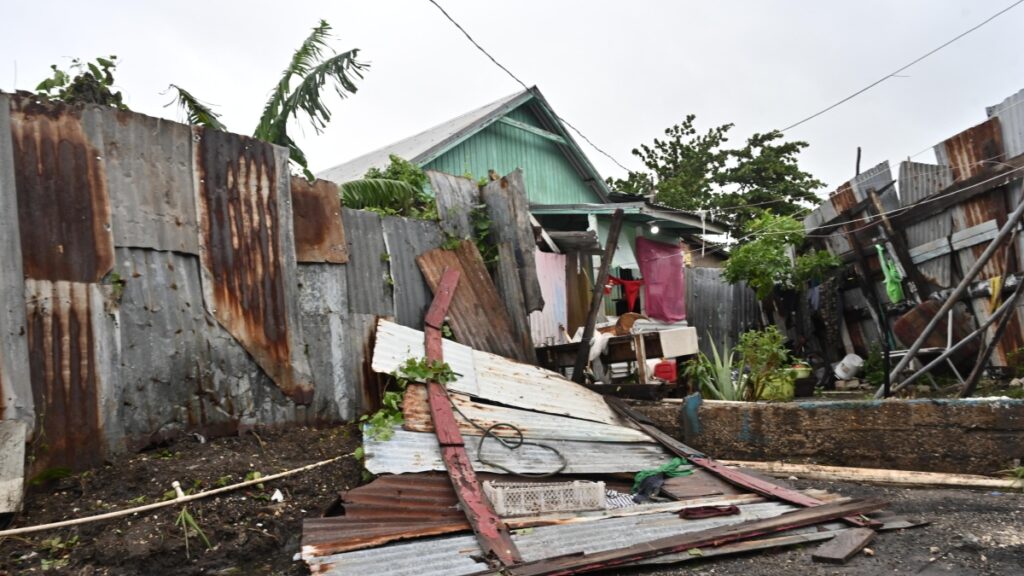 Uragano Melissa, evacuate 700mila persone a Cuba dopo i danni in Giamaica
