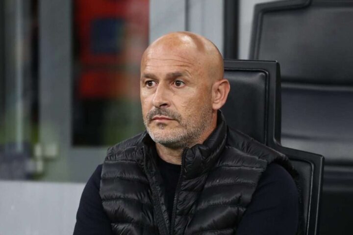 Vincenzo Italiano, allenatore del Bologna, ricoverato per polmonite e salta la trasferta di Bucarest