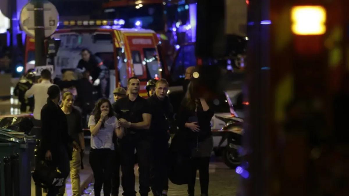 13 novembre 2015: Parigi, la notte degli attentati che causarono 130 morti