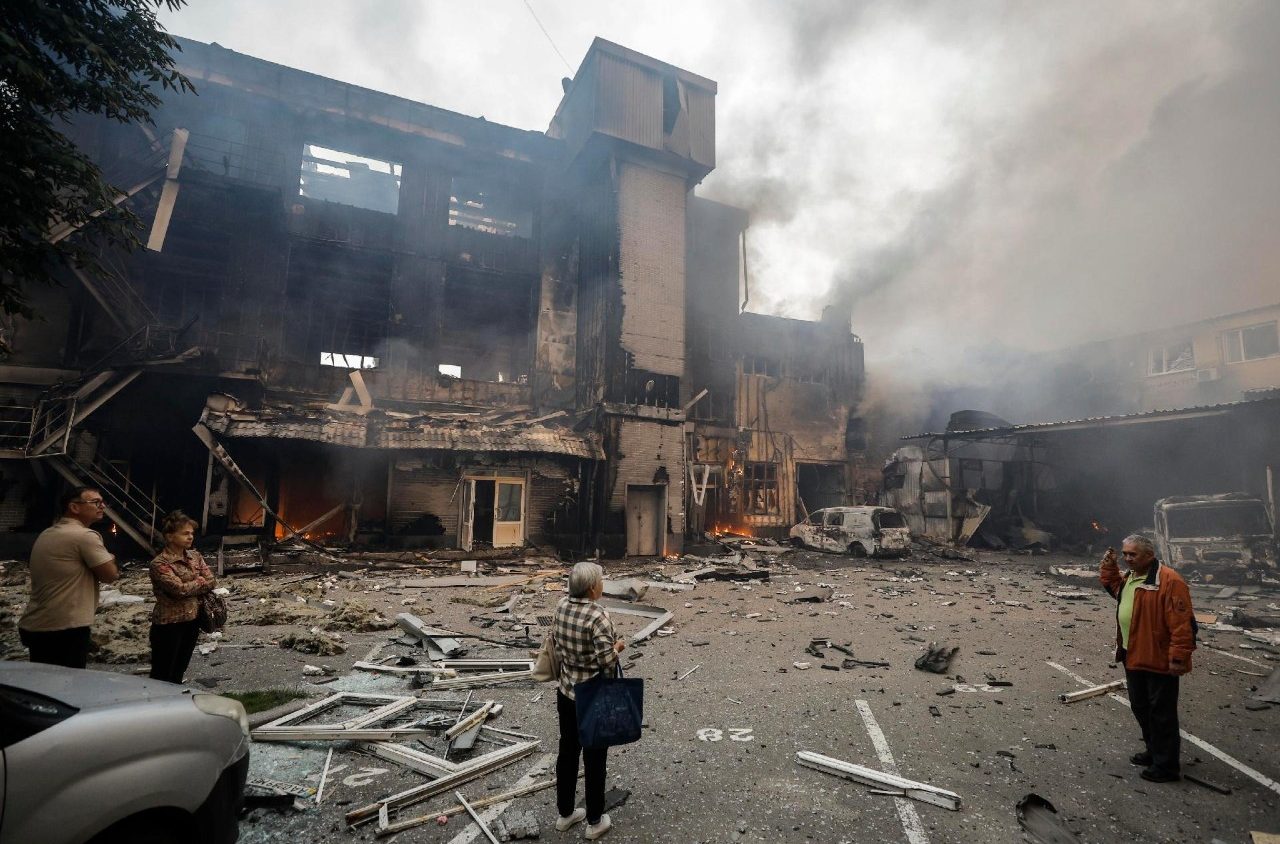 Attacco massiccio contro l’Ucraina: sei morti e danni estesi a Kyiv dopo una notte di raid russi