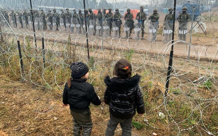 Lukashenko riaccende la pressione migratoria ai confini dell’UE