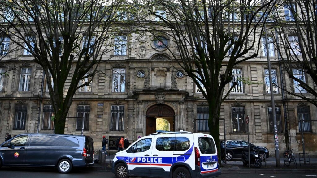 Accuse di 250 donne: diuretici somministrati durante colloqui al ministero della Cultura in Francia