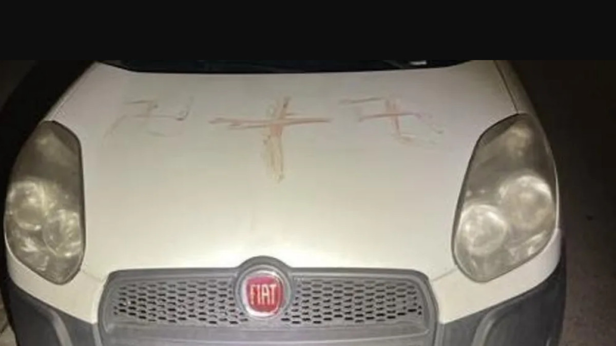 Ad Hanau, svastiche disegnate con sangue umano su veicoli e muri