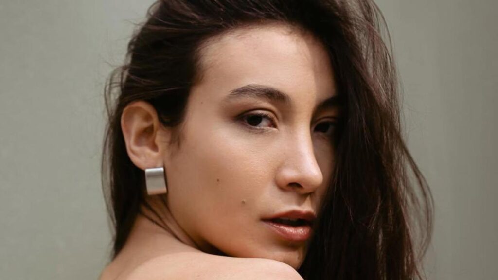 Aggressione in treno a Monza, una modella brasiliana denuncia: "Ho temuto per la vita"