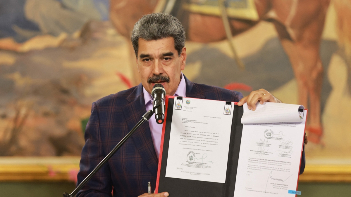 Alta tensione nei Caraibi: Maduro schiera l’esercito per resistere alle minacce americane