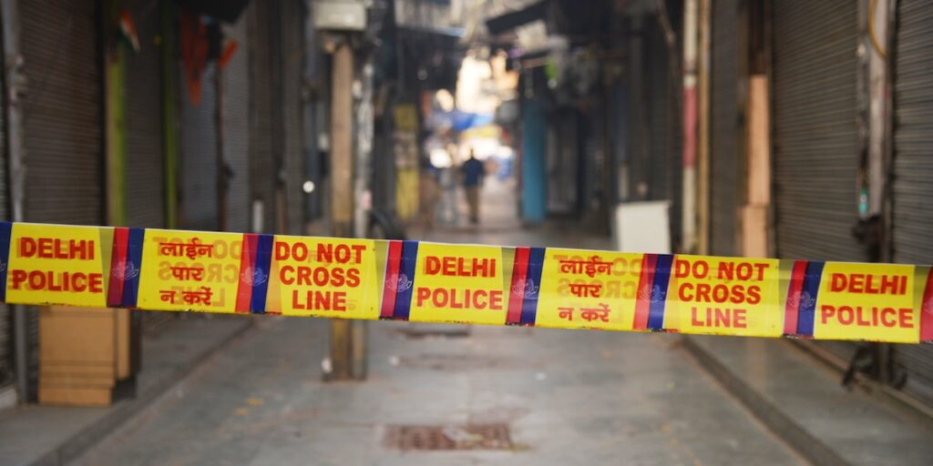 Arrestati cinque sospettati in Kashmir per l'esplosione di Delhi che ha causato otto morti