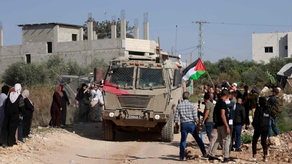 Ben Gvir in visita nel villaggio beduino di Lakiya: tensioni con i residenti e intervento della polizia