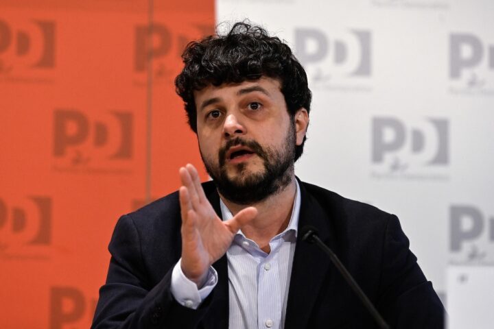 Benifei (Pd): «Inaccettabile l'asse Ppe e estrema destra, von der Leyen chiarisca o blocchiamo il bilancio Ue»