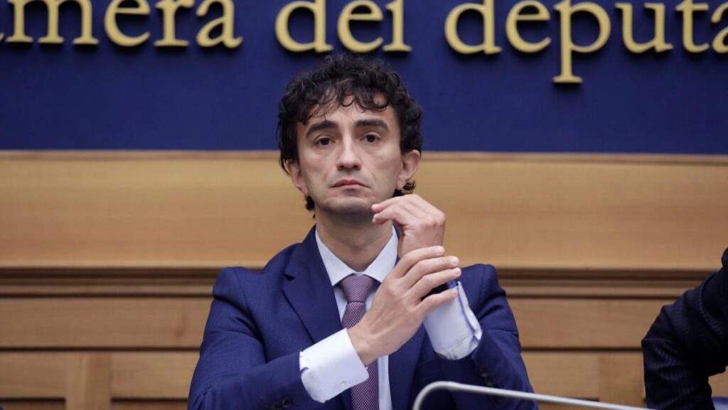 Bignami accusa consiglieri di Mattarella di tramare contro Meloni, il Quirinale risponde: “Ridicolo attacco”