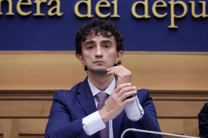 Bignami accusa consiglieri di Mattarella di tramare contro Meloni, il Quirinale risponde: “Ridicolo attacco”